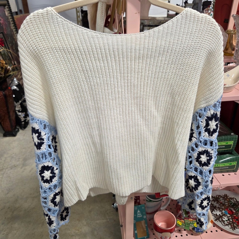 ALTAR STATE White Knit Sweater Crochet Floral Sleeve Cropped Top Womens S